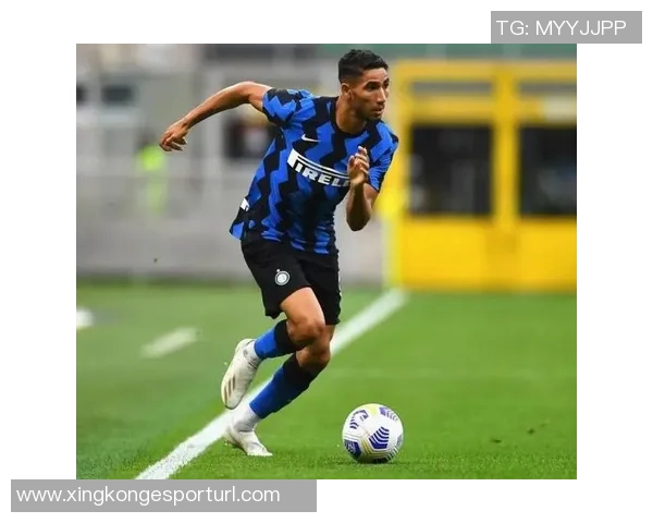 阿什拉夫积极恢复中观看皇马比赛与朋友聚会依靠助行器行走展现乐观态度 阿什拉夫积极恢复中观看皇马比赛与朋友聚会依靠助行器行走展现乐观态度