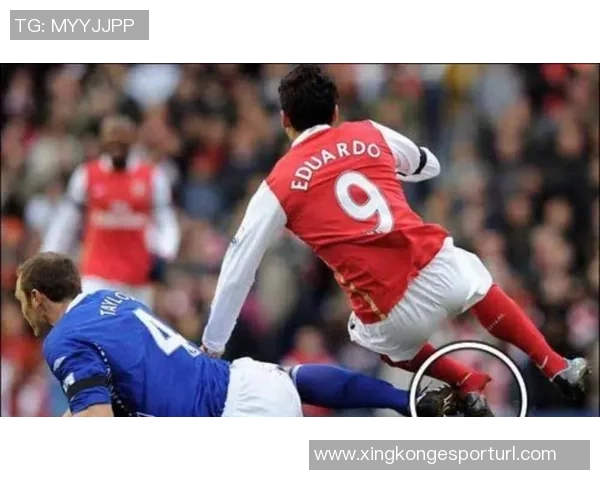 中甲激战引发重伤阿萨莫阿颈椎骨折黄威腓骨骨折悲剧发生 中甲激战引发重伤阿萨莫阿颈椎骨折黄威腓骨骨折悲剧发生