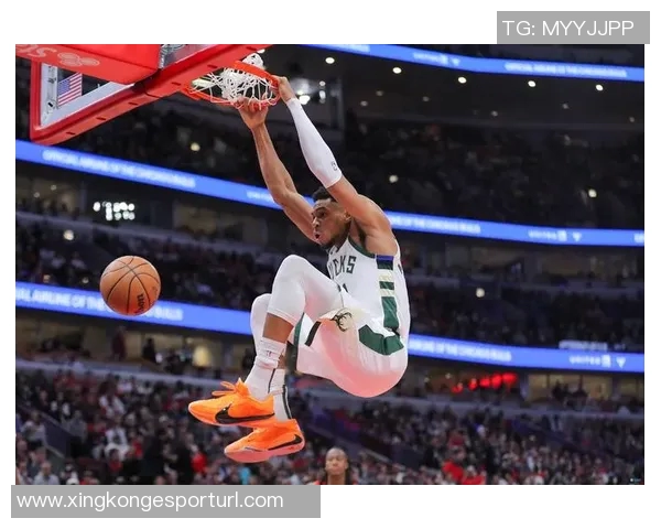 米德尔顿重返赛场半场表现抢眼贡献10分并助攻字母哥制造犯规 米德尔顿重返赛场半场表现抢眼贡献10分并助攻字母哥制造犯规