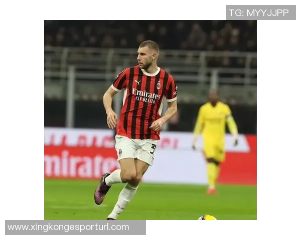 AIC评选上赛季意甲最佳阵容国米五将入选劳塔罗赖因德斯小麦在列