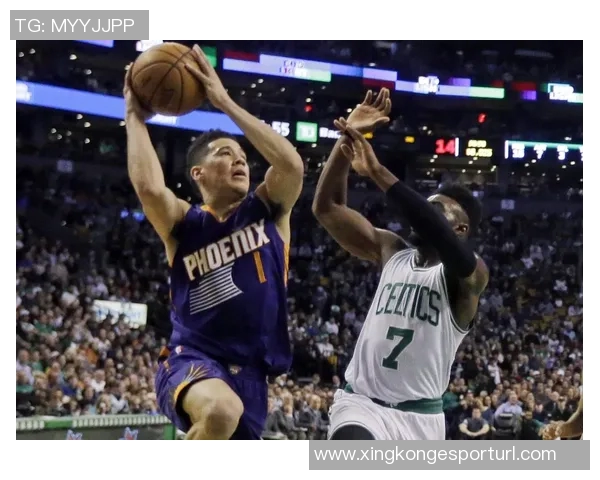 布克首节突破海斯防守时受伤乔丹奥特透露伤退原因